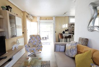 Bungalow con solarium privado en Playa Flamenca. Temporada baja.