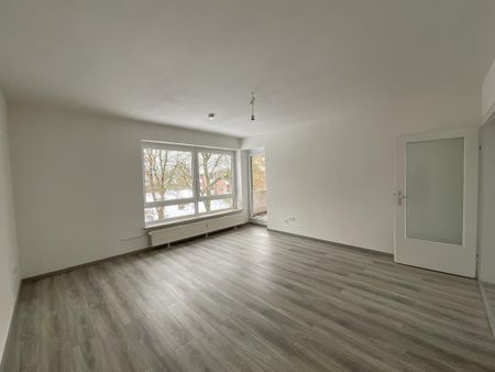 Renovierte und zentrumsnahe 4-Zimmer-Wohnung, mit zwei Balkonen! - Photo 2