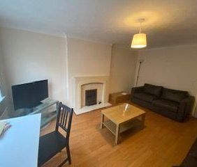 4 bedroom terraced house to rent - Photo 2