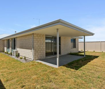 Room to Live, Close to the Coast - Photo 6