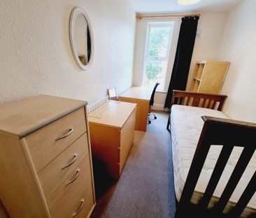 6 Bed Student Accommodation - Photo 6