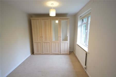 Aquila Close, Leatherhead, Surrey, KT22 8TY - Photo 3