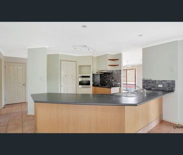 SPACIOUS THREE BEDROOM PLUS STUDY HOME - GREAT LOCATION - Photo 6