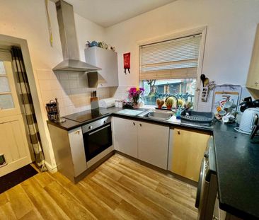 3 bedroom end of terrace house to rent - Photo 4