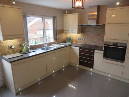 28 Claremont Drive, Moira, Craigavon, BT67 0SE - Photo 3