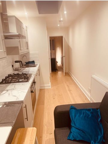 1 Bed Flat, Crathie Road, SE12 - Photo 2