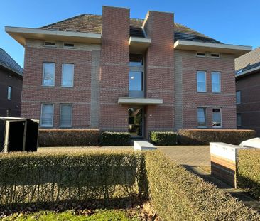 Ruim appartement met drie slaapkamers, terras en garagebox - Photo 5