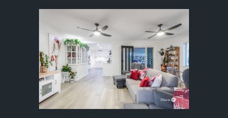 Renovated Corner Block Beauty with Massive Shed & Outdoor Entertaining! - Photo 4