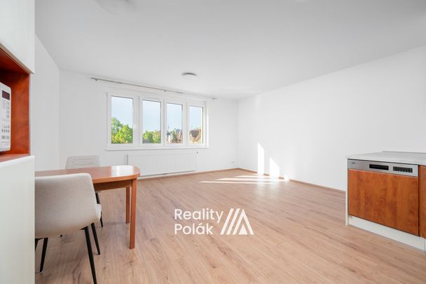 Pronájem bytu 1+kk a garsoniéry 37 m² - Fotografie 1