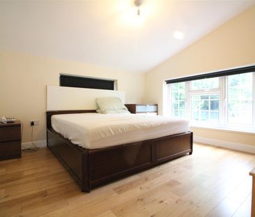 Chertsey Bridge Road, Chertsey - Photo 4