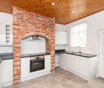 3 bedroom terraced house to rent - Photo 2