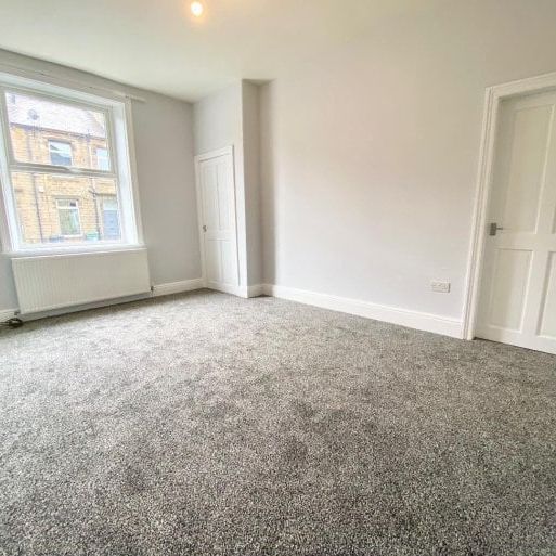 Scar Lane, Huddersfield £750 pcm ⓘ The monthly or weekly payment required by the landlord. Read our glossary page , 3 bedrooms, house - mid terrace, to let * Tenant info - Photo 1