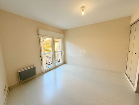 Location Appartement 3 pièces 83m² - Photo 3