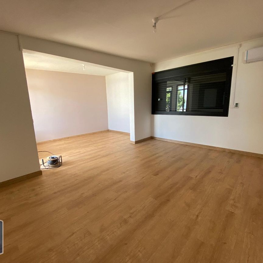 Location Appartement 4 pièces 105m² ST DENIS 97400 - Photo 1