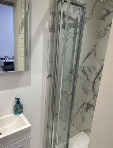 2 Bedroom Apartment To Let - Photo 5