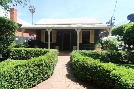 124 Docker Street Wagga Wagga NSW - Photo 2