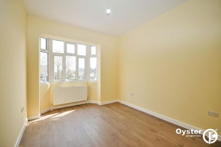 3 bedroom flat to rent - Photo 4
