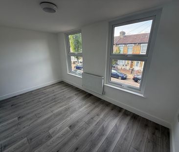 5 Bed Terraced House, Bulwer Road, N18 - Photo 3