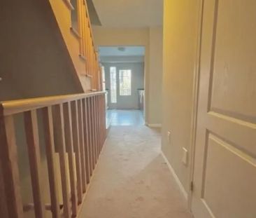 Property For Lease | W9295799 - Photo 5