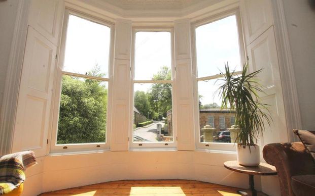 A wonderfully light two double bedroom flat in Redland with lots of storage. *A pet will be considered* - Photo 1