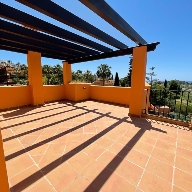 Casa adosada de alquiler en Atalaya Hill-club, 1, La Alquería - Photo 1