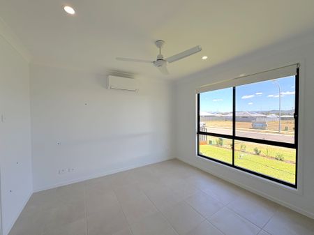 Modern Family Home in Lochinvar - Photo 4