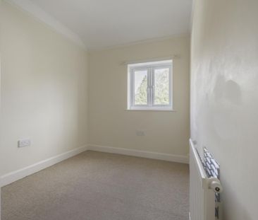 3 bedroom end of terrace house to rent - Photo 4