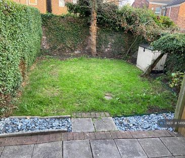 2 bedroom terraced house to rent - Photo 4