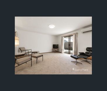 Charming Beachside Family Home - Photo 1