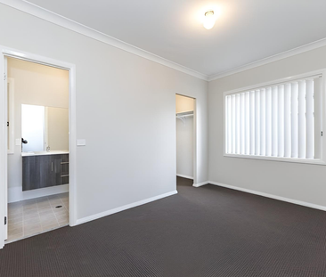 MODERN & LOW MAINTENANCE - Photo 3