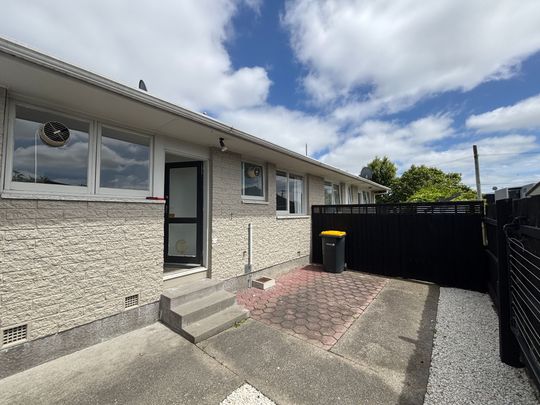 Recently renovated two bedroom home - Close to Town! - Photo 1