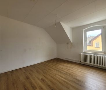 Gemütliches renoviertes Dachgeschoss… 2 Zimmer, Küche, Bad - Photo 3