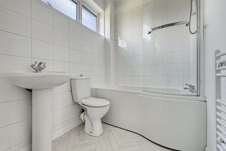 3 bedroom semi-detached house to rent - Photo 3