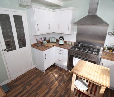 3 bedroom semi-detached house to rent - Photo 5