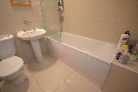 Wokingham Road, Reading, RG6 - Photo 2