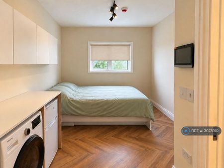 Studio to rent - Photo 3
