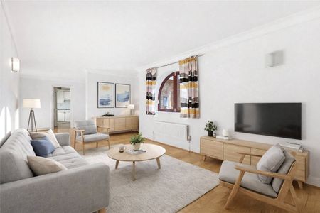 Spacious Two-Bedroom Riverside Apartment with Porter - Photo 2