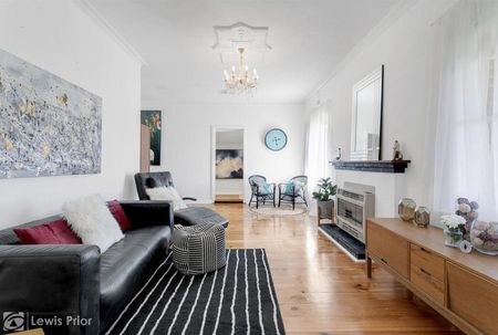 Family Home in Convenient Location - Photo 3