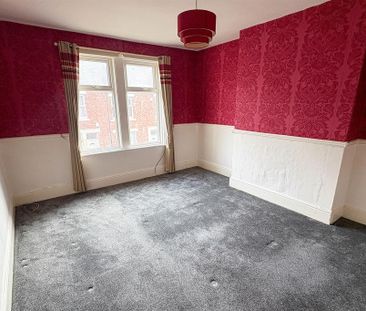 3 bedroom flat to rent - Photo 2