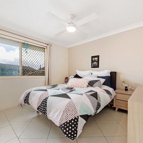 Spacious Three Bedroom House In Burleigh Waters! - Photo 1