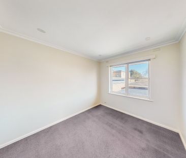 6/5 Kalimna Street, Essendon - Photo 3