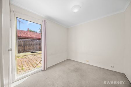 Low Maintenance Lifestyle in a Prime Location - Photo 4