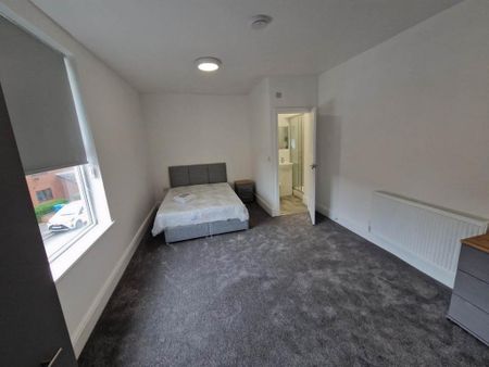 4 bedroom terraced house to rent - Photo 5