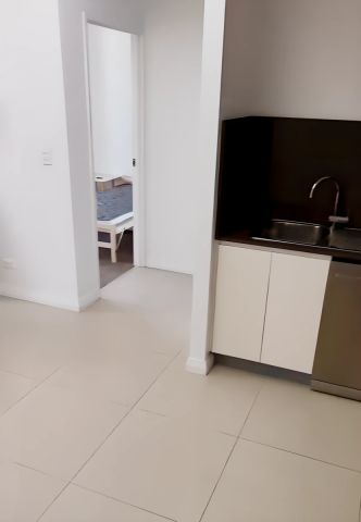 1 bed 1 bath*210 - Photo 3