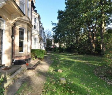 8 bedroom terraced house to rent - Photo 2