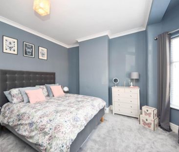 3 bed House - End Terrace for Rent - Photo 2