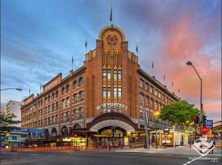 UNFURNISHED 2 BEDROOMS LUXURY APARTMENT IN THE ICONIC MCWHIRTERS BUILDING - Photo 2