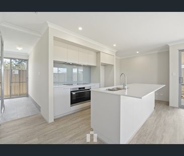 4 Pepperbush Crescent, Piara Waters, WA 6112 - Photo 2