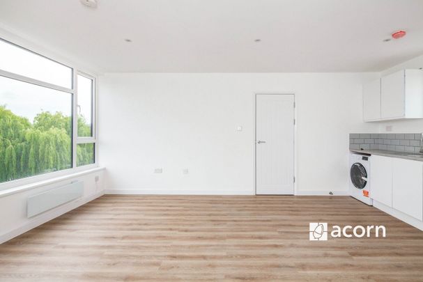 Flat to rent - Worsley Bridge Road, London, SE26 - Photo 1