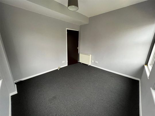 1 Bedroom Flat / Apartment - Queensway, Southampton - Photo 1